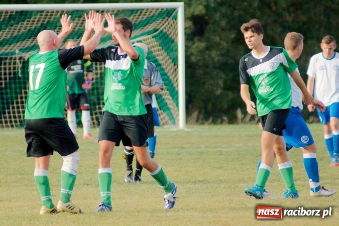 Zdjęcie w galerii na portalu naszraciborz.pl: Atomowy strzał Grzegorza Morica zapewnił Jankowicom komplet punktów wiadomości z regionu