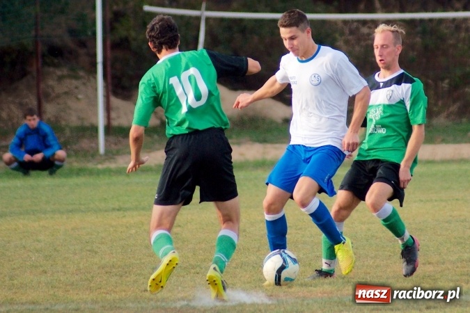 Zdjęcie w galerii na portalu naszraciborz.pl: Atomowy strzał Grzegorza Morica zapewnił Jankowicom komplet punktów wiadomości z regionu