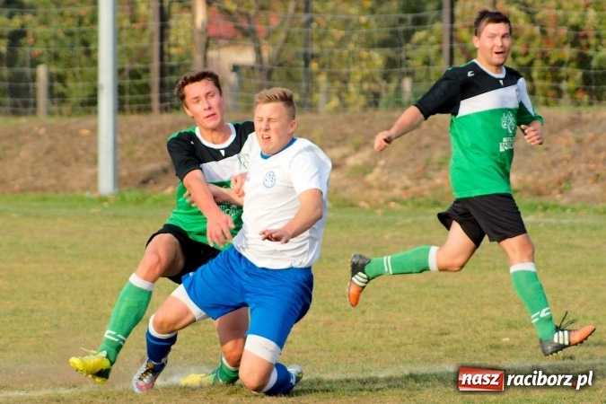 Zdjęcie w galerii na portalu naszraciborz.pl: Atomowy strzał Grzegorza Morica zapewnił Jankowicom komplet punktów wiadomości z regionu