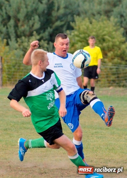 Zdjęcie w galerii na portalu naszraciborz.pl: Atomowy strzał Grzegorza Morica zapewnił Jankowicom komplet punktów wiadomości z regionu