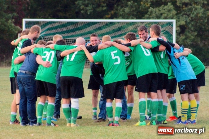 Zdjęcie w galerii na portalu naszraciborz.pl: Atomowy strzał Grzegorza Morica zapewnił Jankowicom komplet punktów wiadomości z regionu
