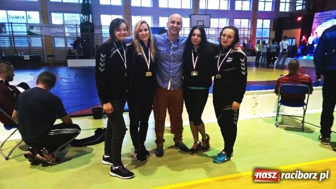 Zdjęcie w galerii na portalu naszraciborz.pl: Dwa złote medale zapaśniczek MKZ Unia Racibórz na Młodzieżowych Mistrzostwach Polski wiadomości z regionu