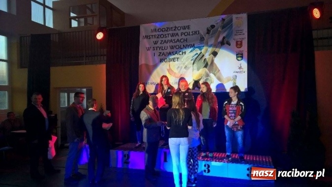 Zdjęcie w galerii na portalu naszraciborz.pl: Dwa złote medale zapaśniczek MKZ Unia Racibórz na Młodzieżowych Mistrzostwach Polski wiadomości z regionu