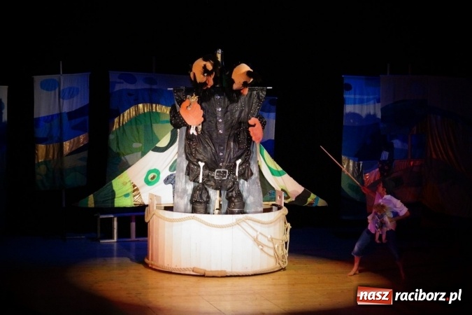 Zdjęcie w galerii na portalu naszraciborz.pl: Przygody Tomcia Paluszka bawiły dzieci w RCK  wiadomości z regionu