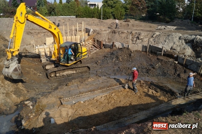 Zdjęcie w galerii na portalu naszraciborz.pl: W Nędzy trwa kosztowny remont jazu na Suminie wiadomości z regionu