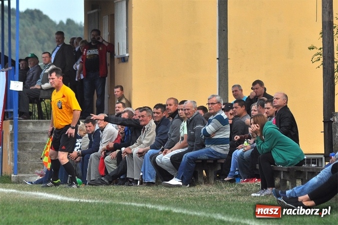 Zdjęcie w galerii na portalu naszraciborz.pl: Płomień Kobyla wciąż niepokonany wiadomości z regionu