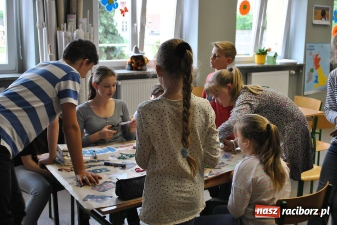 Zdjęcie w galerii na portalu naszraciborz.pl: Uczniowska przygoda z radiem w Studziennej  wiadomości z regionu