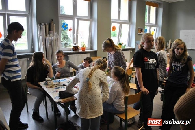 Zdjęcie w galerii na portalu naszraciborz.pl: Uczniowska przygoda z radiem w Studziennej  wiadomości z regionu