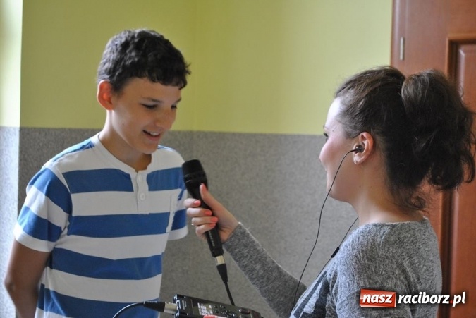 Zdjęcie w galerii na portalu naszraciborz.pl: Uczniowska przygoda z radiem w Studziennej  wiadomości z regionu