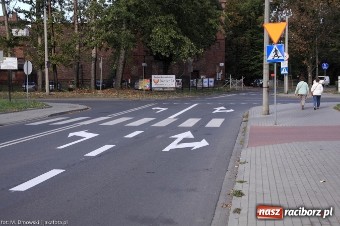 Zdjęcie w galerii na portalu naszraciborz.pl: Skrzyżowanie ulic Eichendorffa z Kościuszki. Rozwiązano jeden problem, a powstał drugi! wiadomości z regionu