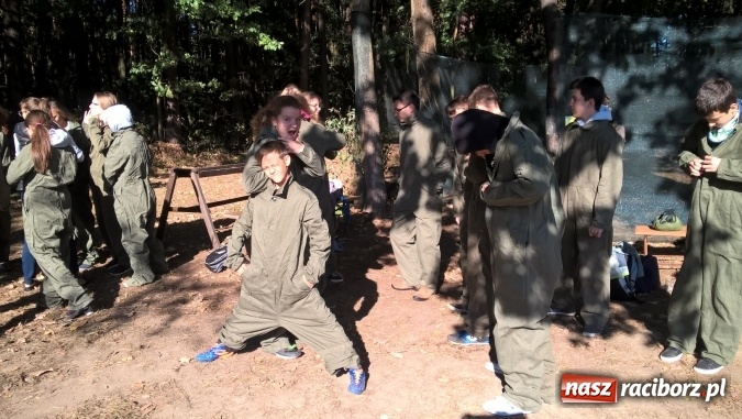 Zdjęcie w galerii na portalu naszraciborz.pl: Uczniowie Gimnazjum nr 5 integrowali się grając w paintball  wiadomości z regionu