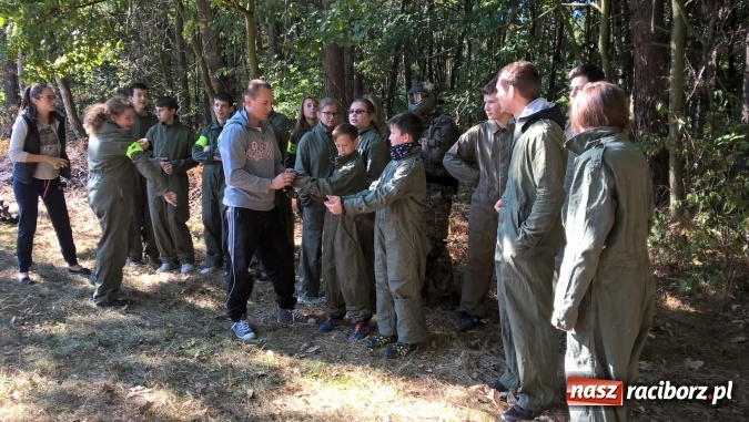 Zdjęcie w galerii na portalu naszraciborz.pl: Uczniowie Gimnazjum nr 5 integrowali się grając w paintball  wiadomości z regionu