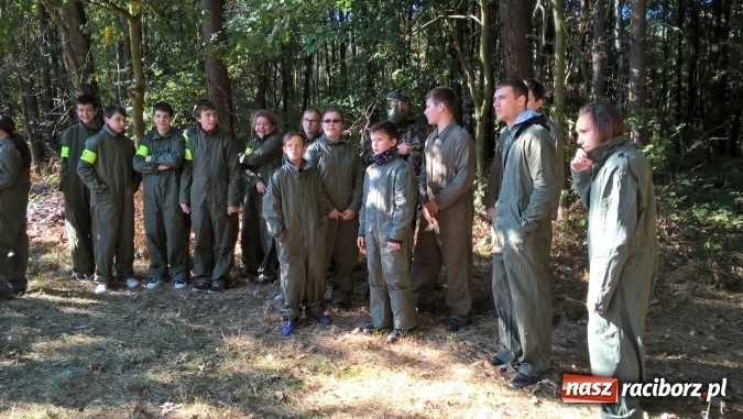 Zdjęcie w galerii na portalu naszraciborz.pl: Uczniowie Gimnazjum nr 5 integrowali się grając w paintball  wiadomości z regionu