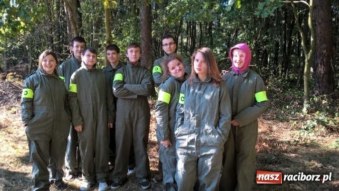 Zdjęcie w galerii na portalu naszraciborz.pl: Uczniowie Gimnazjum nr 5 integrowali się grając w paintball  wiadomości z regionu