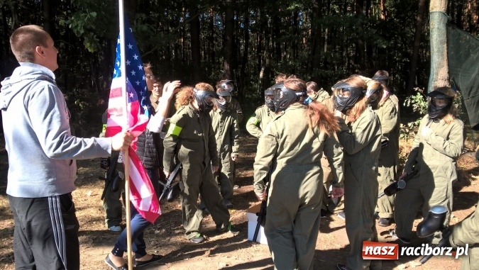 Zdjęcie w galerii na portalu naszraciborz.pl: Uczniowie Gimnazjum nr 5 integrowali się grając w paintball  wiadomości z regionu