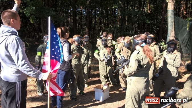 Zdjęcie w galerii na portalu naszraciborz.pl: Uczniowie Gimnazjum nr 5 integrowali się grając w paintball  wiadomości z regionu