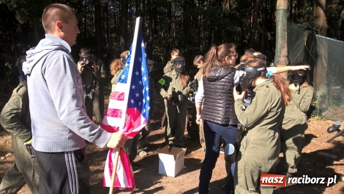 Zdjęcie w galerii na portalu naszraciborz.pl: Uczniowie Gimnazjum nr 5 integrowali się grając w paintball  wiadomości z regionu