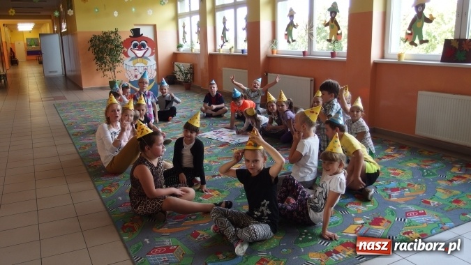 Zdjęcie w galerii na portalu naszraciborz.pl: Szkoła w Kuźni Raciborskiej ma nietuzinkowe pomysły na integrację wiadomości z regionu