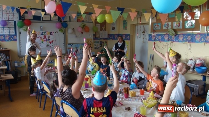 Zdjęcie w galerii na portalu naszraciborz.pl: Szkoła w Kuźni Raciborskiej ma nietuzinkowe pomysły na integrację wiadomości z regionu