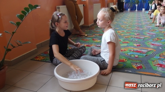 Zdjęcie w galerii na portalu naszraciborz.pl: Szkoła w Kuźni Raciborskiej ma nietuzinkowe pomysły na integrację wiadomości z regionu