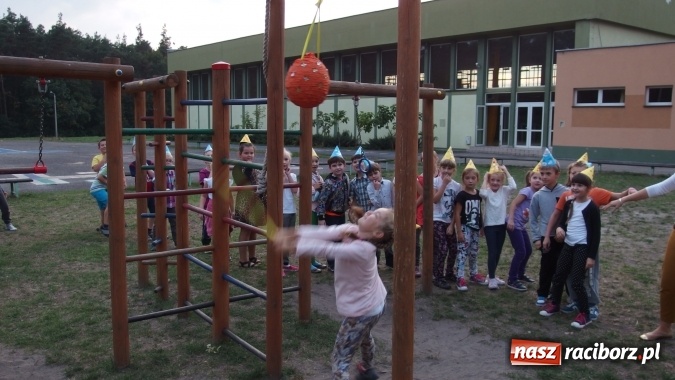 Zdjęcie w galerii na portalu naszraciborz.pl: Szkoła w Kuźni Raciborskiej ma nietuzinkowe pomysły na integrację wiadomości z regionu