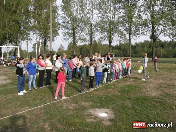 Zdjęcie w galerii na portalu naszraciborz.pl: Szkoła w Kuźni Raciborskiej ma nietuzinkowe pomysły na integrację wiadomości z regionu