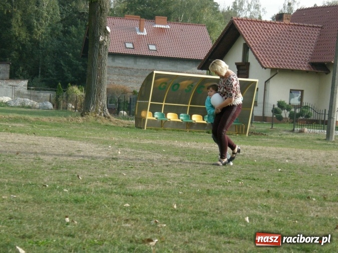 Zdjęcie w galerii na portalu naszraciborz.pl: Szkoła w Kuźni Raciborskiej ma nietuzinkowe pomysły na integrację wiadomości z regionu