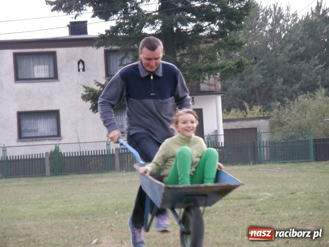 Zdjęcie w galerii na portalu naszraciborz.pl: Szkoła w Kuźni Raciborskiej ma nietuzinkowe pomysły na integrację wiadomości z regionu