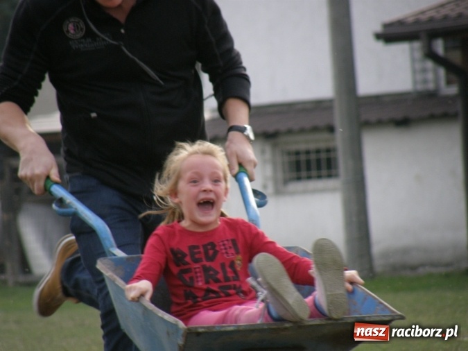 Zdjęcie w galerii na portalu naszraciborz.pl: Szkoła w Kuźni Raciborskiej ma nietuzinkowe pomysły na integrację wiadomości z regionu