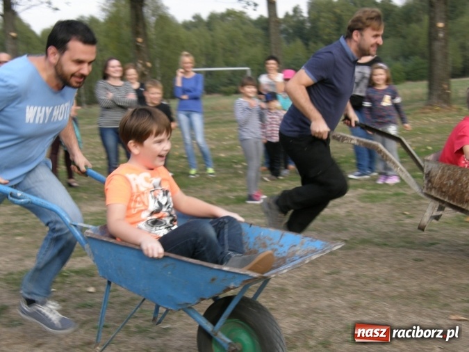 Zdjęcie w galerii na portalu naszraciborz.pl: Szkoła w Kuźni Raciborskiej ma nietuzinkowe pomysły na integrację wiadomości z regionu