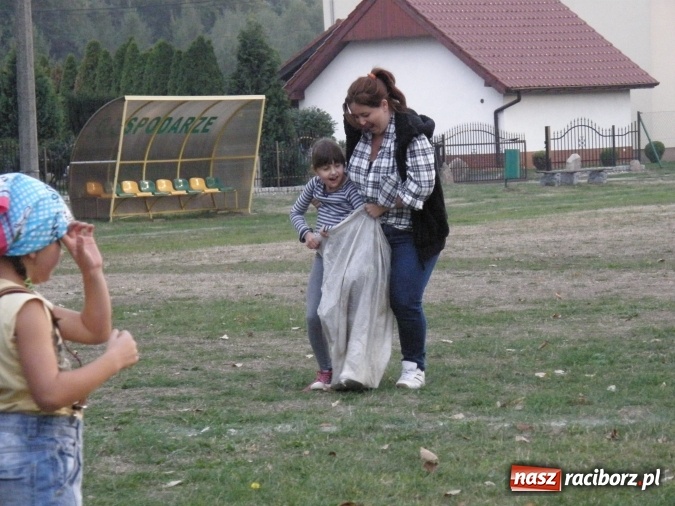 Zdjęcie w galerii na portalu naszraciborz.pl: Szkoła w Kuźni Raciborskiej ma nietuzinkowe pomysły na integrację wiadomości z regionu