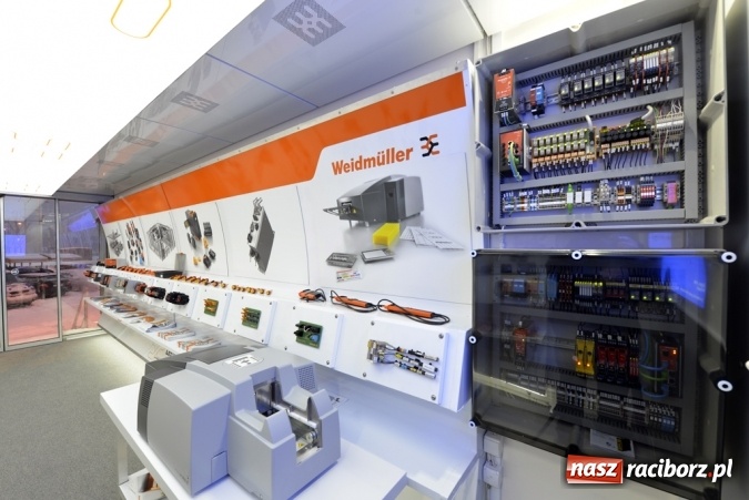 Zdjęcie w galerii na portalu naszraciborz.pl: Samochód Weidmüllera pełen nowości w Hurtowni Elektrycznej EL-BIS wiadomości z regionu