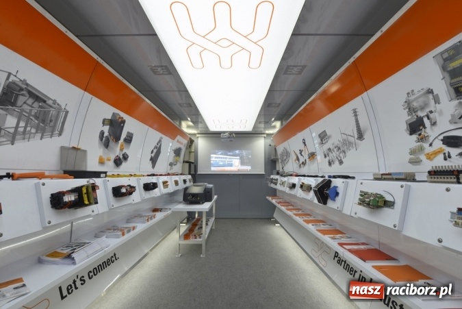 Zdjęcie w galerii na portalu naszraciborz.pl: Samochód Weidmüllera pełen nowości w Hurtowni Elektrycznej EL-BIS wiadomości z regionu