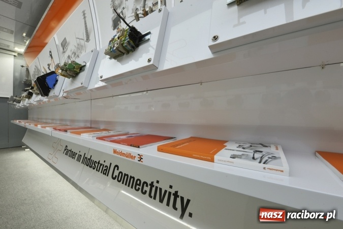 Zdjęcie w galerii na portalu naszraciborz.pl: Samochód Weidmüllera pełen nowości w Hurtowni Elektrycznej EL-BIS wiadomości z regionu