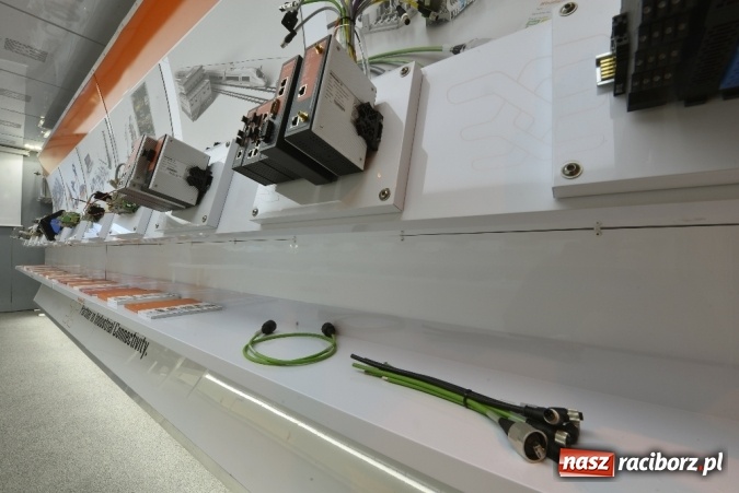 Zdjęcie w galerii na portalu naszraciborz.pl: Samochód Weidmüllera pełen nowości w Hurtowni Elektrycznej EL-BIS wiadomości z regionu