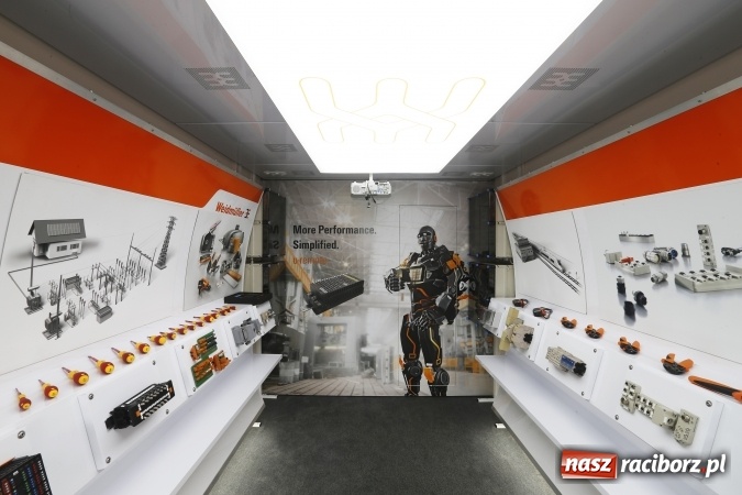 Zdjęcie w galerii na portalu naszraciborz.pl: Samochód Weidmüllera pełen nowości w Hurtowni Elektrycznej EL-BIS wiadomości z regionu