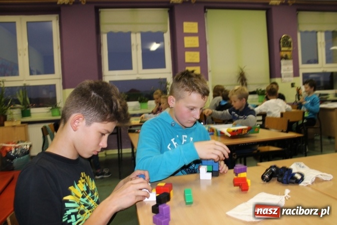 Zdjęcie w galerii na portalu naszraciborz.pl: Nocne marki? Tak, to my! Nocny maraton w Szkole Podstawowej nr 2 wiadomości z regionu