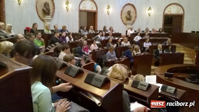 Zdjęcie w galerii na portalu naszraciborz.pl: Raciborska Telewizja Kablowa przygotowała film dla Śląskiego Urzędu Marszałkowskiego. Dziś pokazano go w Sejmie Śląskim wiadomości z regionu