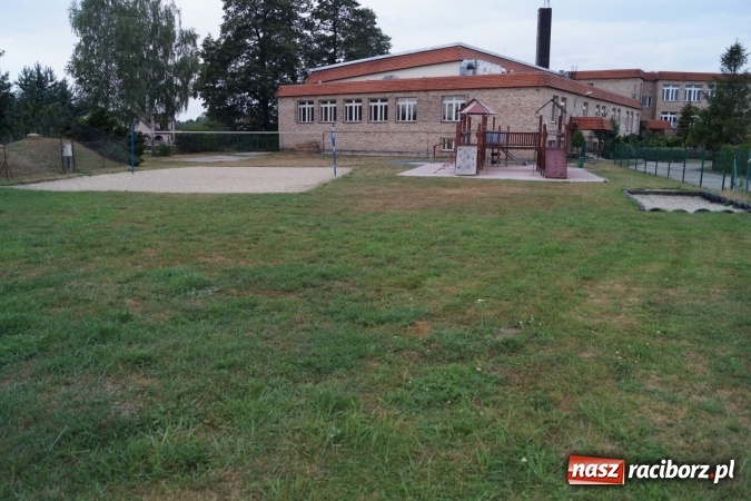 Zdjęcie w galerii na portalu naszraciborz.pl: W Nędzy stanie nowy plac zabaw z funkcją sportową  wiadomości z regionu