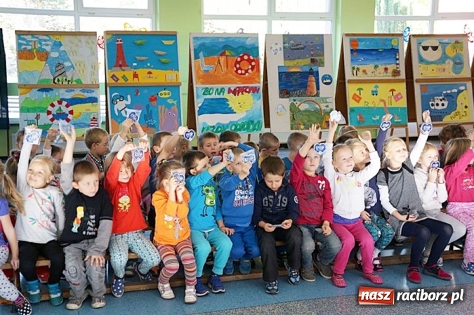 Zdjęcie w galerii na portalu naszraciborz.pl: Policjanci z wizytą w Szkole Podstawowej nr 15 wiadomości z regionu