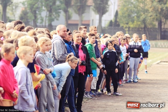 Zdjęcie w galerii na portalu naszraciborz.pl: Sport szkolny. Lekkoatletyczna Olimpiada na stadionie PWSZ wiadomości z regionu