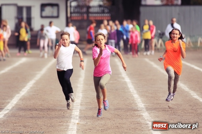 Zdjęcie w galerii na portalu naszraciborz.pl: Sport szkolny. Lekkoatletyczna Olimpiada na stadionie PWSZ wiadomości z regionu