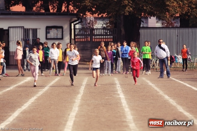 Zdjęcie w galerii na portalu naszraciborz.pl: Sport szkolny. Lekkoatletyczna Olimpiada na stadionie PWSZ wiadomości z regionu