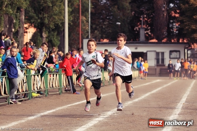 Zdjęcie w galerii na portalu naszraciborz.pl: Sport szkolny. Lekkoatletyczna Olimpiada na stadionie PWSZ wiadomości z regionu