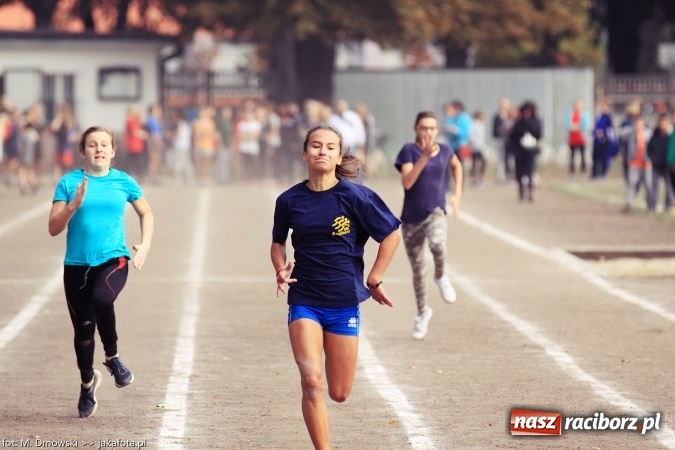 Zdjęcie w galerii na portalu naszraciborz.pl: Sport szkolny. Lekkoatletyczna Olimpiada na stadionie PWSZ wiadomości z regionu