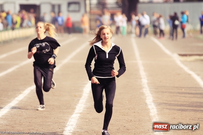 Zdjęcie w galerii na portalu naszraciborz.pl: Sport szkolny. Lekkoatletyczna Olimpiada na stadionie PWSZ wiadomości z regionu