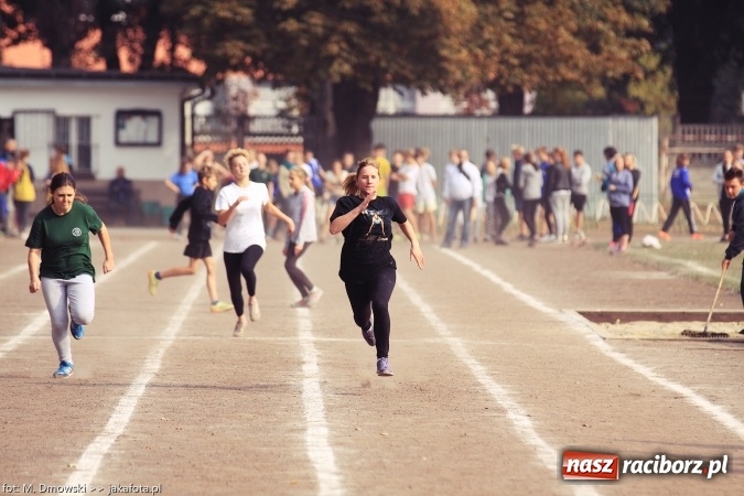 Zdjęcie w galerii na portalu naszraciborz.pl: Sport szkolny. Lekkoatletyczna Olimpiada na stadionie PWSZ wiadomości z regionu
