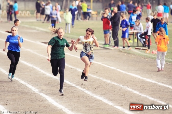 Zdjęcie w galerii na portalu naszraciborz.pl: Sport szkolny. Lekkoatletyczna Olimpiada na stadionie PWSZ wiadomości z regionu