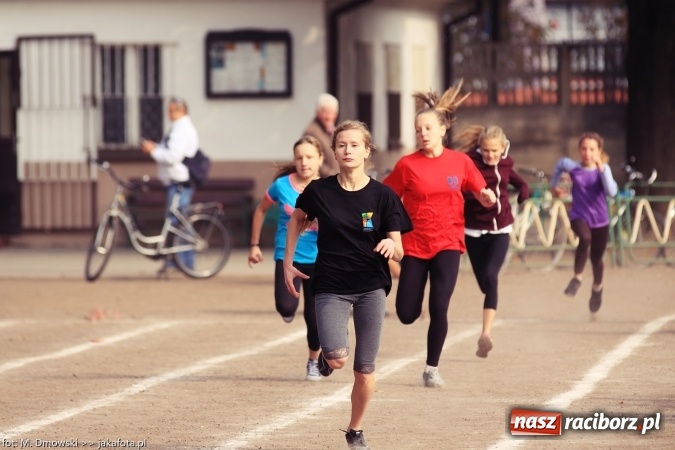 Zdjęcie w galerii na portalu naszraciborz.pl: Sport szkolny. Lekkoatletyczna Olimpiada na stadionie PWSZ wiadomości z regionu