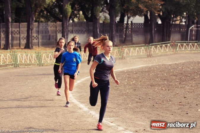 Zdjęcie w galerii na portalu naszraciborz.pl: Sport szkolny. Lekkoatletyczna Olimpiada na stadionie PWSZ wiadomości z regionu